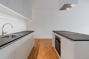 Großzügige 4-Zi. Whg. mit Balkon, hochwertiger EBK, Ankleide & Gäste-WC mit Dusche – 10779 Berlin – Vorschaubild 4