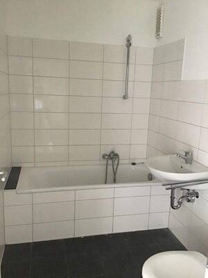 Willkommen zu Hause! 3-Zimmer Wohnung mit Balkon und Blick ins Grüne – 33689 Bielefeld – Vorschaubild 2