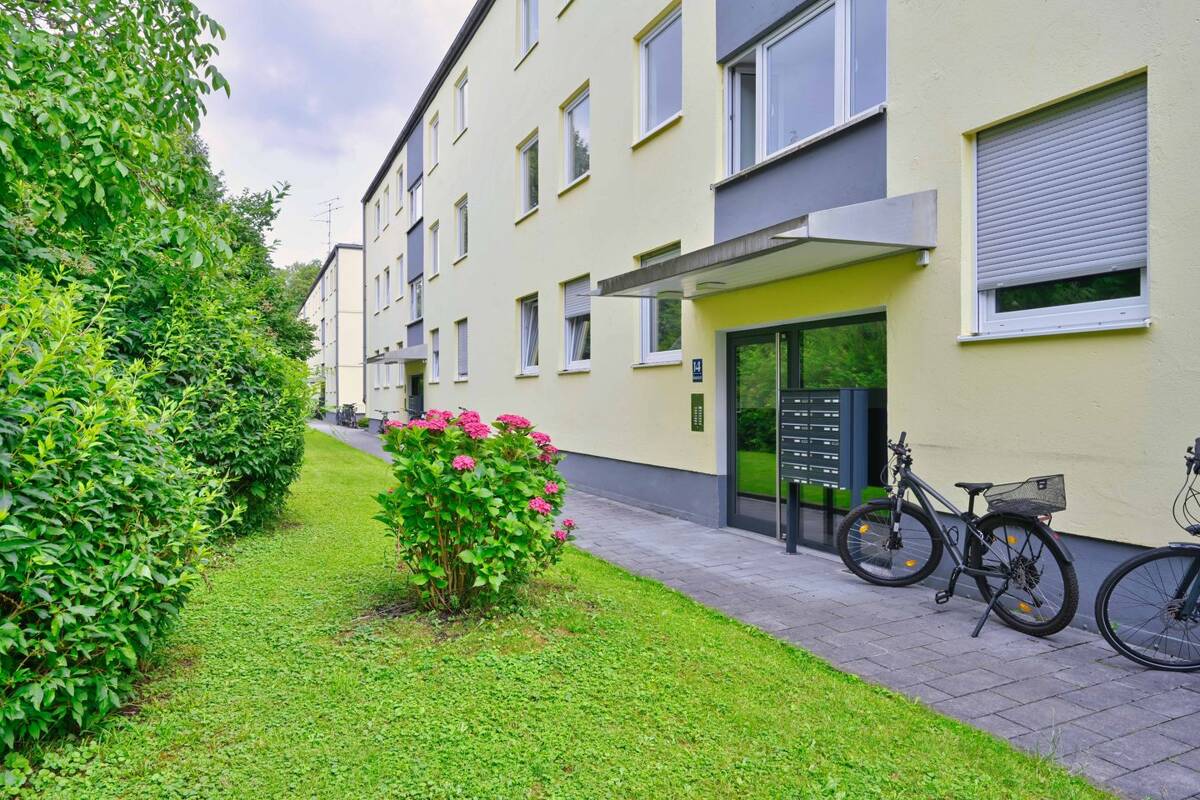 Sensationelle Lage am Stadtpark! 3 ZKB mit Balkon – jetzt gestalten, langfristig profitieren. – 81243 München – Bild 1 von 9