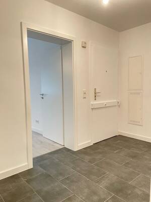 Helle, modernisierte 2-Zimmer-Wohnung mit Balkon in zentraler Lage von Köln-Nippes – 50733 Köln – Vorschaubild 2