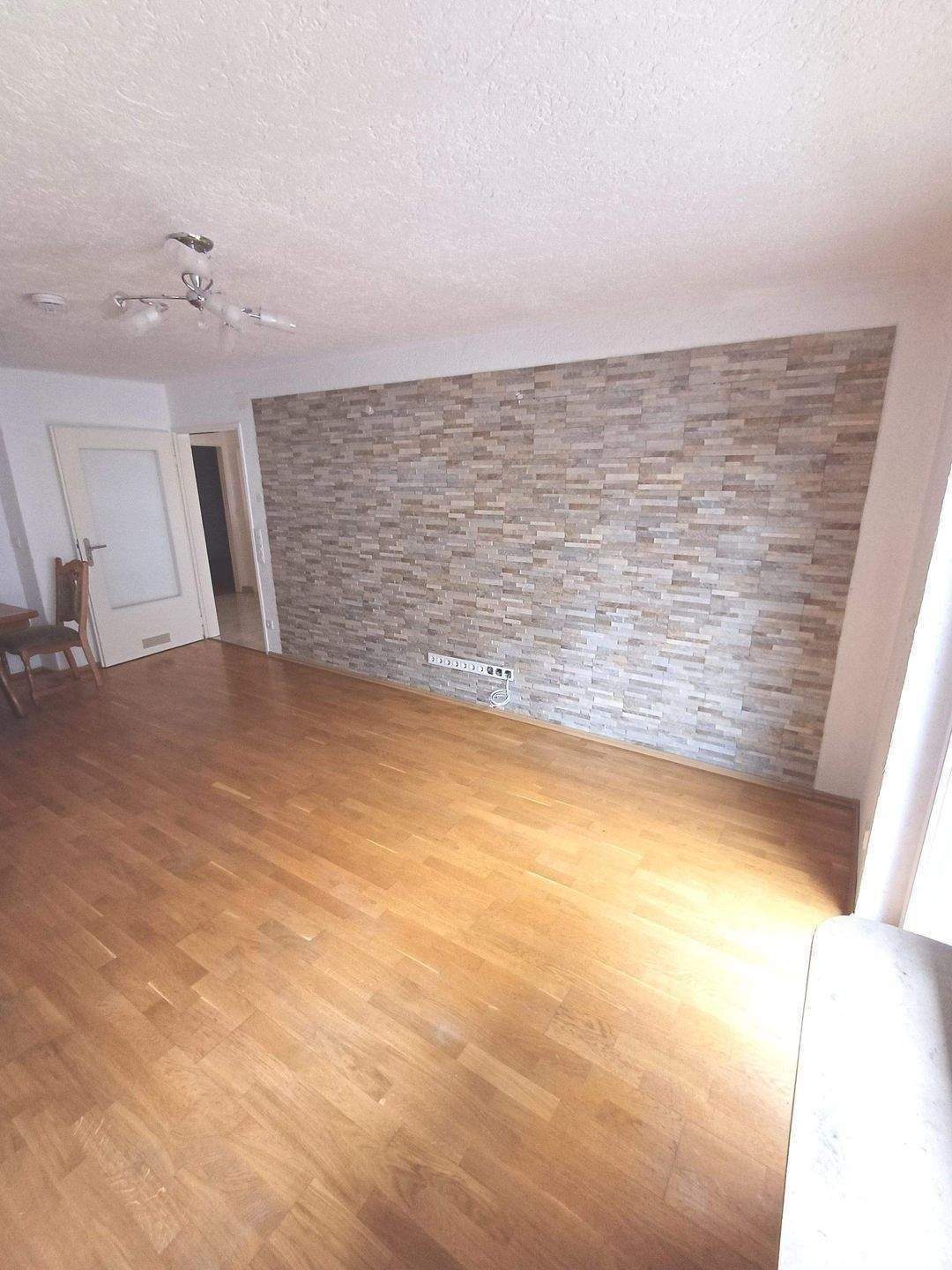 3-Zimmer-Wohnung mit Balkon, moderner Einbauküche und Fussbodenheizung in zentraler Südstadtlage von Nürnberg – Nürnberg – Vorschaubild 9