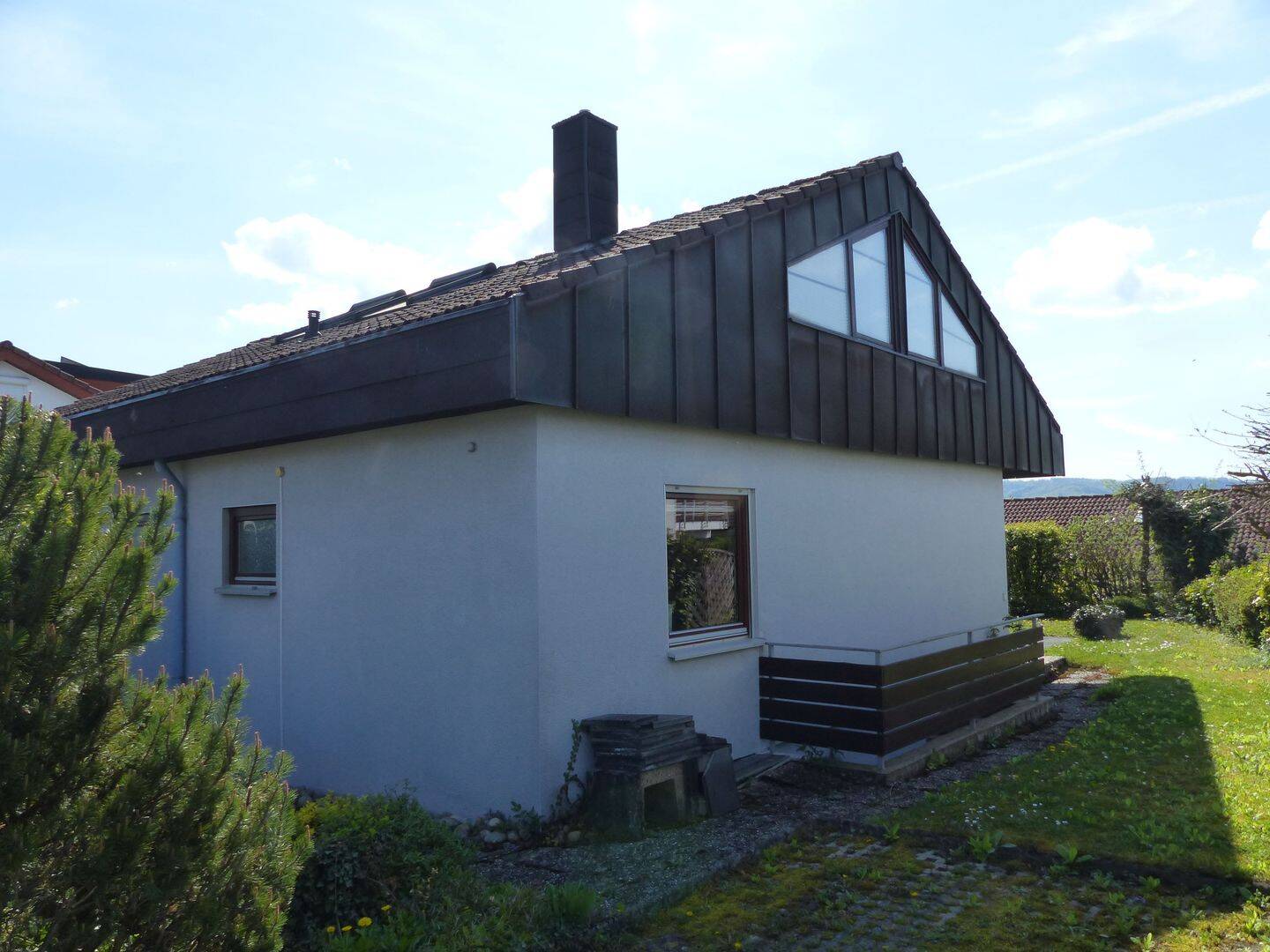 Eine echte Gelegenheit ist dieses sonnige Einfamilienhaus mit toller Wohnraumaufteilung in Top-Lage – Obersulm – Vorschaubild 2
