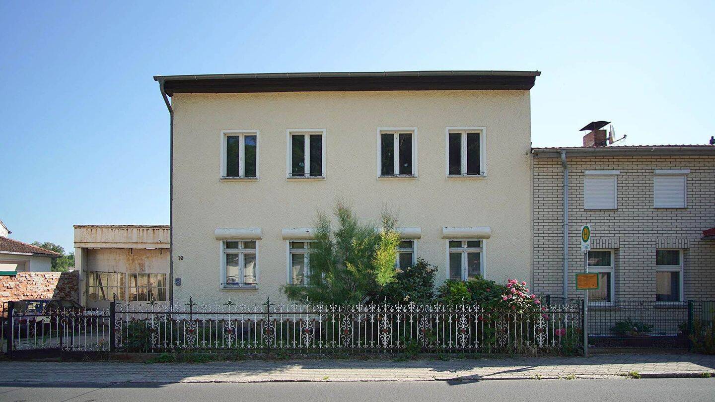 Einfamilienhaus mit etwa 200 m² großer Halle und Werkstatt in Struwenberg mit Bahnanbindung