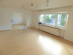 ** TOLLE WOHNUNG MIT GARTEN + GARAGE IN ABSOLUT ANGENEHMER WOHNLAGE ** – 63801 Kleinostheim – Vorschaubild 5