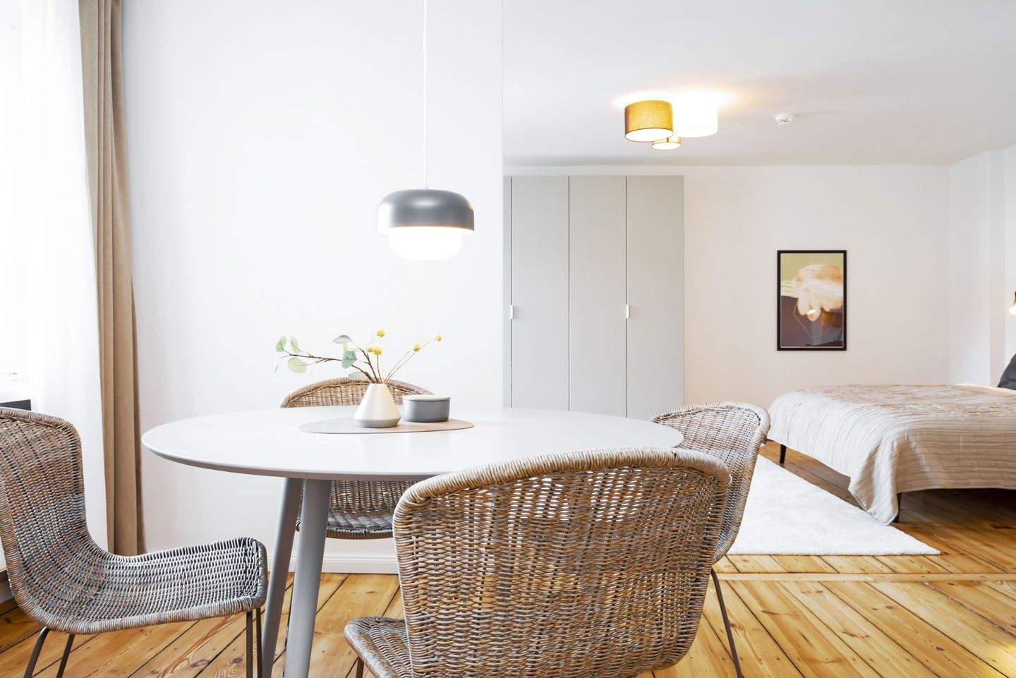 Sofort einziehen! Großzügige 2-Zimmer-Wohnung voll ausgestattet und modern eingerichtet – Berlin – Vorschaubild 2