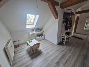 Mit Einbauküche - 3 Raumwohnung in der Reuterstraße im Dachgeschoss sucht neuen Mieter - Gartenmitnutzung inklusive! – 99867 Gotha – Vorschaubild 2