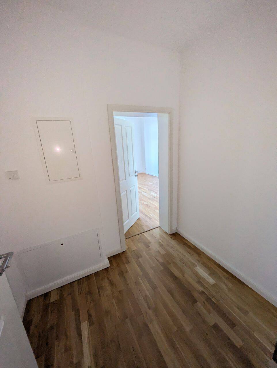 ++ Einbauküche, Balkon, Parkett, modernes Badezimmer, zentrumsnähe - schicke 2,5-Raum Wohnung ++ – Chemnitz – Vorschaubild 4