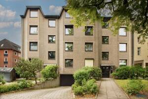 Charmante 2-Zi.-Dachgeschosswohnung mit Balkon und Tiefgaragenstellplatz