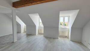 Dachgeschoss-Wohnung auf 2 Ebenen** 4 Zimmer + 2 Bäder + viel Platz – 99089 Erfurt – Vorschaubild 2