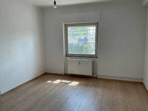 ?Schöne 3-Zimmer-Wohnung mit Tageslichtbad und Balkon in Hanau zu vermieten