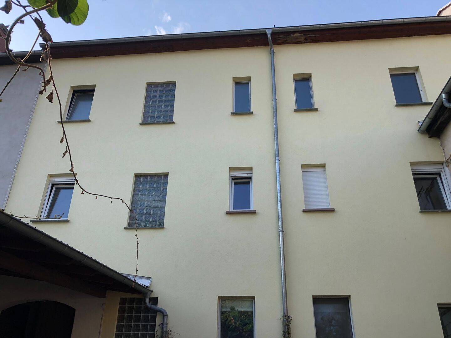 APOLDA – Mehrfamilienhaus mit viel Potential durch Ausbaureserven, Nebengelaß und Zufahrt – Apolda – Vorschaubild 7