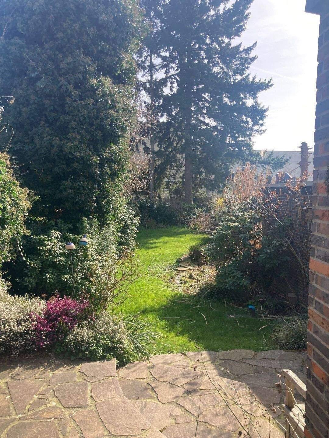 Ansprechende Liegenschaft mit Garage, großer Terrasse , großem Garten u. Nutzfläche im DG (ca. 30 qm) ca. im DG – Mönchengladbach – Vorschaubild 3