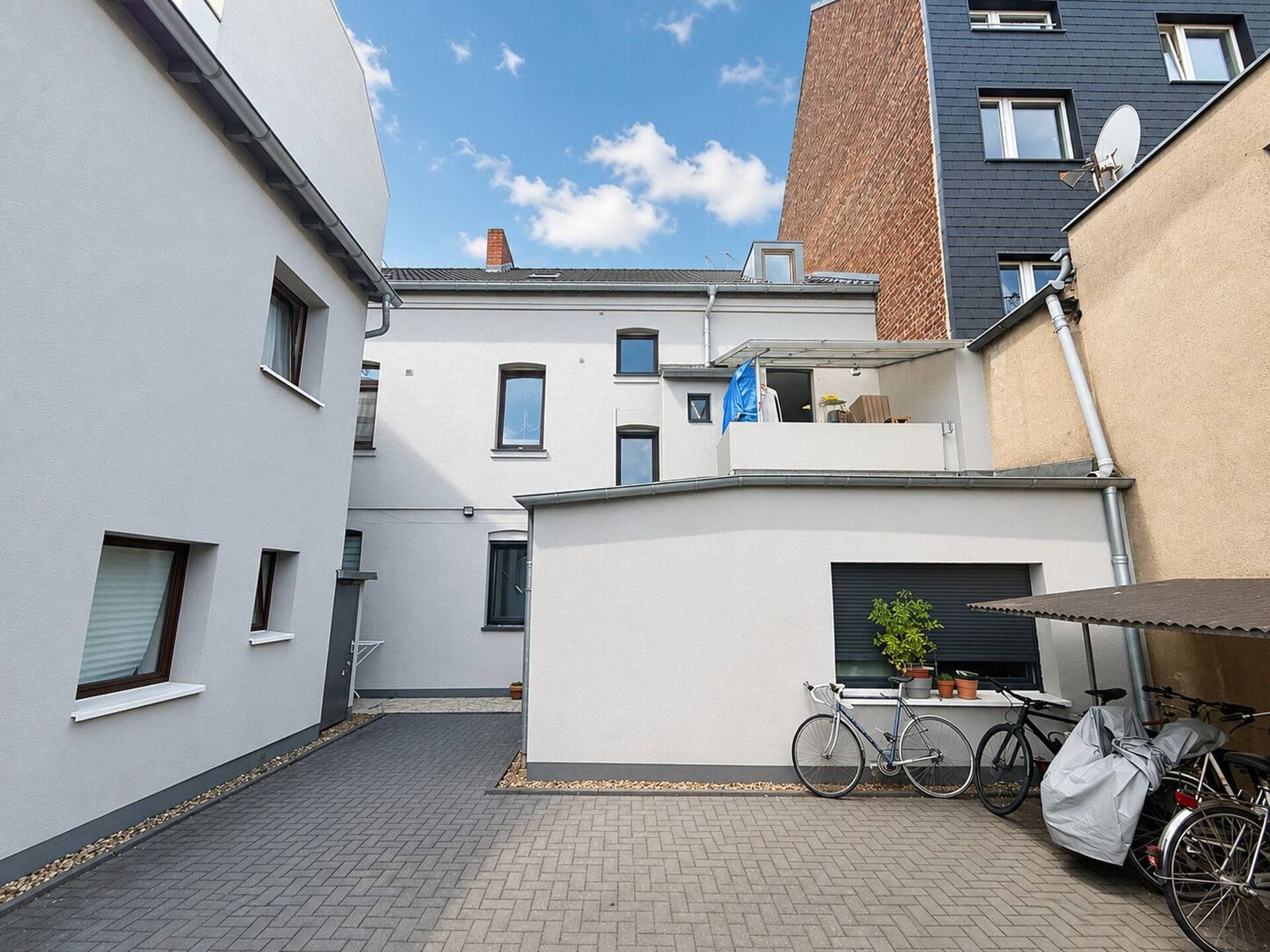 Mehrfamilienhaus in 50827 Köln mit 290 m² kaufen