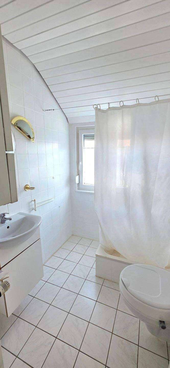 gut geschnittene 3-Zi.- DG- Wohnung in begehrter Wohnlage – Stuttgart – Vorschaubild 8