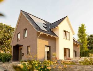 Zukunftsweisendes Lichthaus: Massivhaus-Klassiker mit KfW 55 Effizienz
