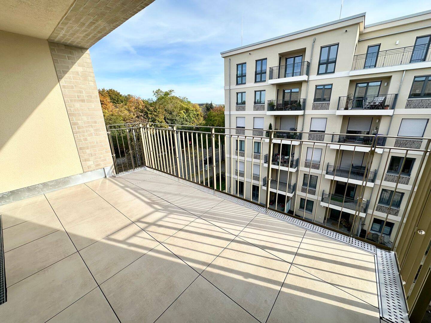 * Erstbezug HafenCity - moderne 4 Raumwohnung mit großer Loggia und schönem Blick * – Dresden – Vorschaubild 3