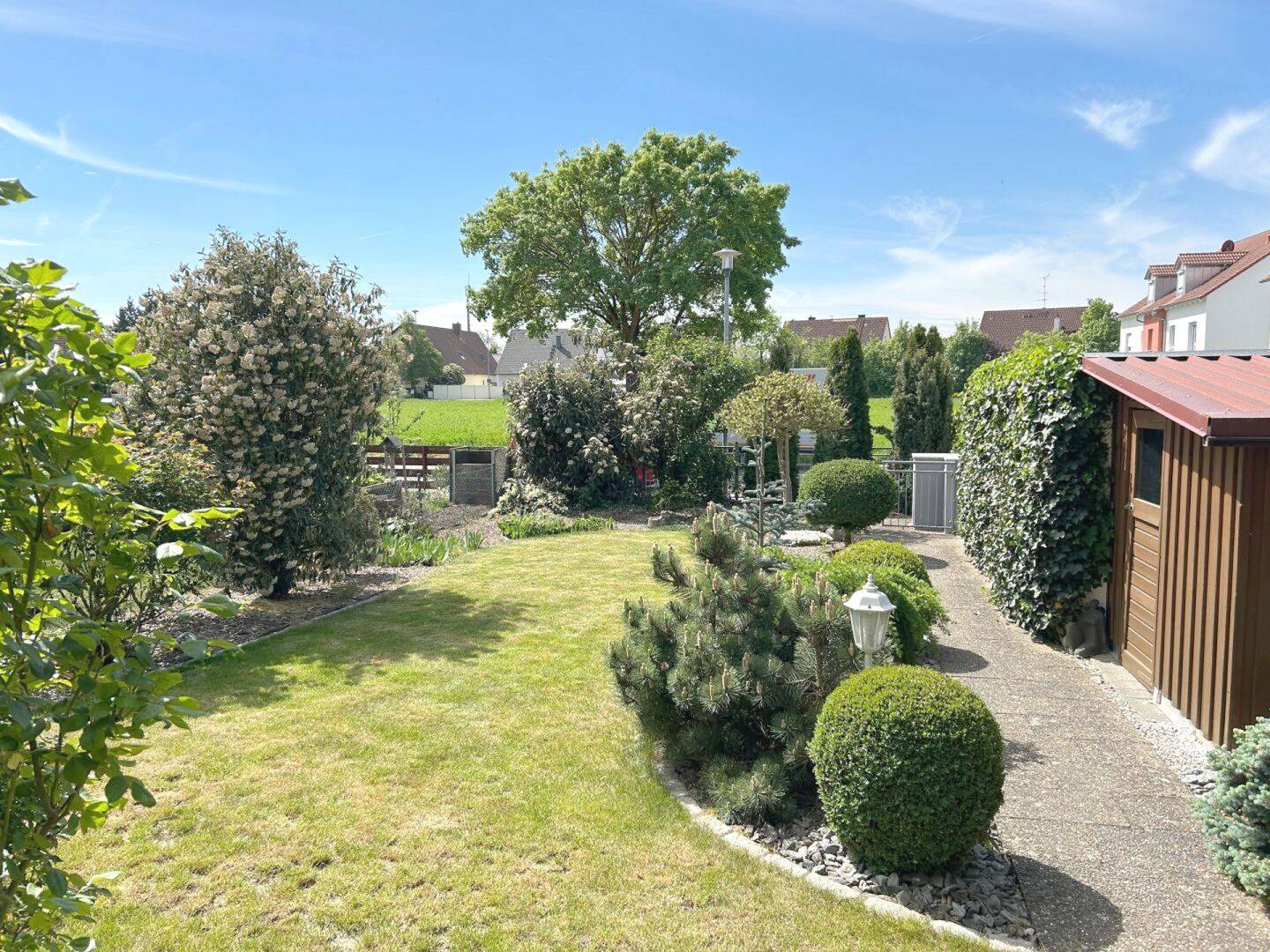 Modernisierte Doppelhaushälfte mit gepflegtem Garten in ruhiger Wohnlage von Ingolstadt-Gerolfing – Ingolstadt – Vorschaubild 3