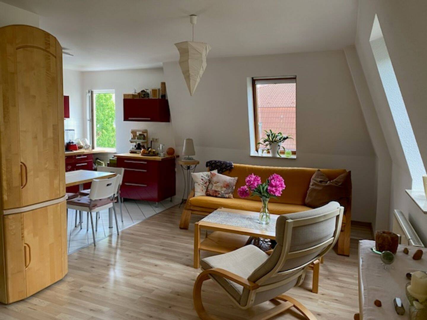 Charmante 2,5 Zimmer-Dachgeschosswohnung mit Balkon und Carport in Dresden-Striesen – Dresden – Vorschaubild 4