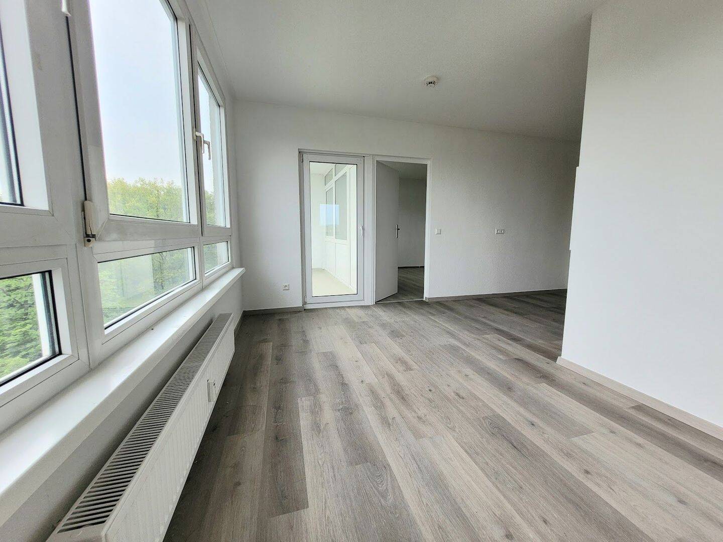 Schöne Aussicht! Renovierte 3-Zimmer-Wohnung mit Balkon! – Essen – Vorschaubild 2