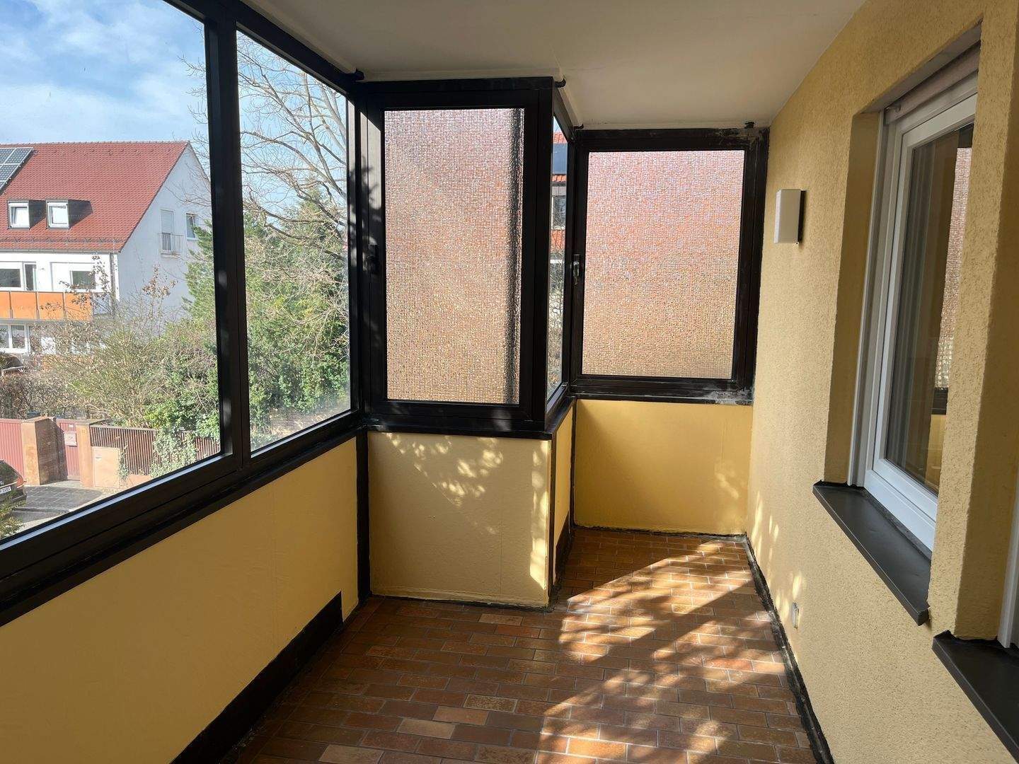 Sehr helle 4 ZW mit großzügigem Wohn-/Essbereich, Wintergarten, nagelneuem Tageslichtbad in absolut ruhiger Wohnlage in einem 3 Familien-Haus – Nürnberg – Vorschaubild 6