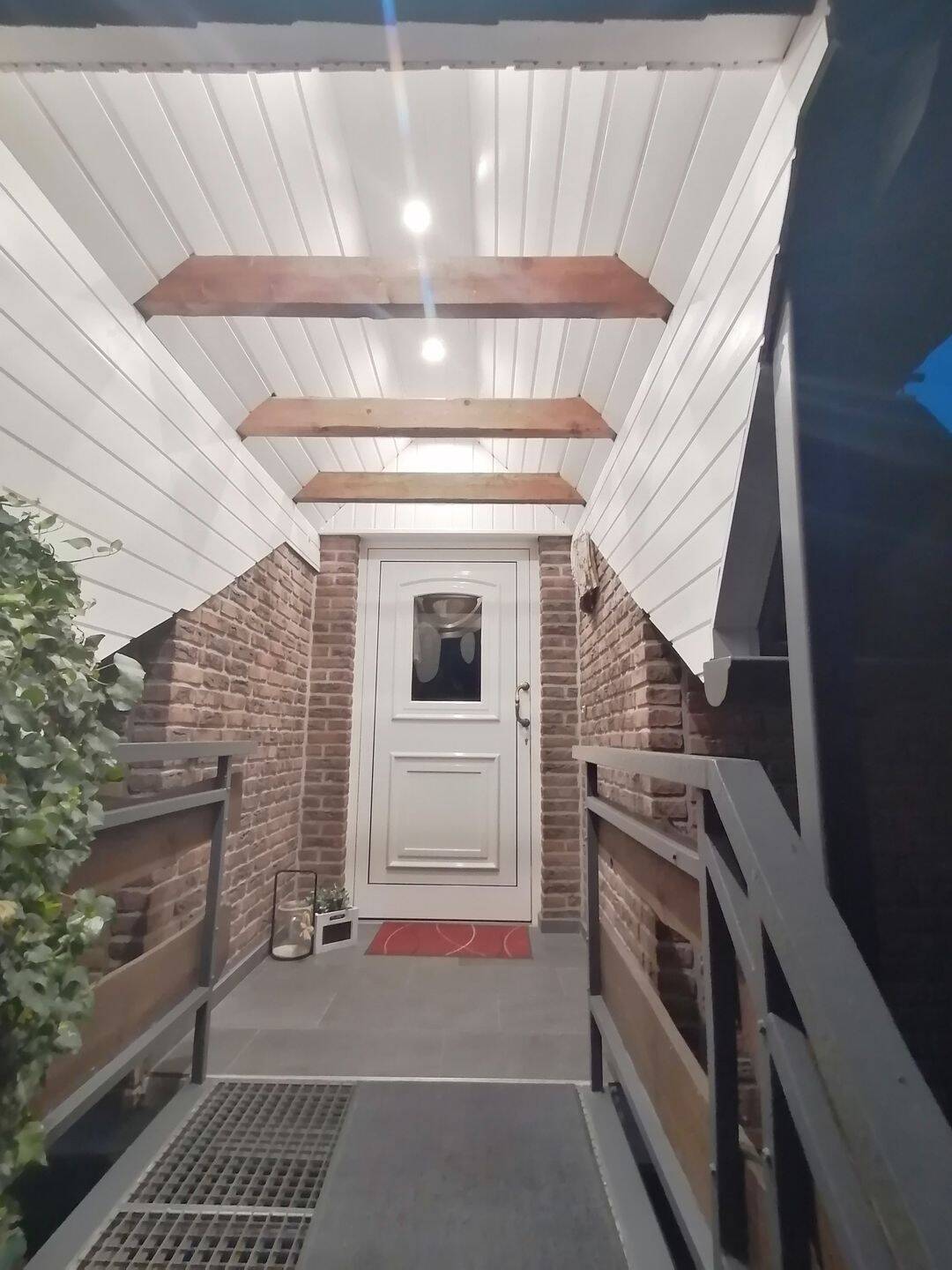 Provisionsfrei! 804,00 € Kaltmiete , 94 qm Wohnfläche , überdachter Dachterasse