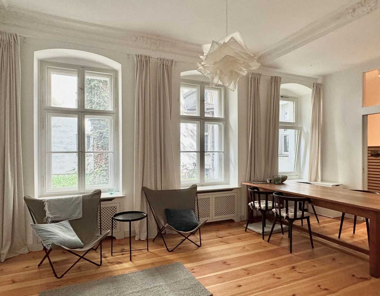 Wunderschönes Altbaustudio, modern, hell, ruhig, großzügig - möbliert