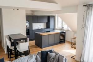 Neuwertige Dachgeschoss Wohnung über den Dächern von Neuehrenfeld!