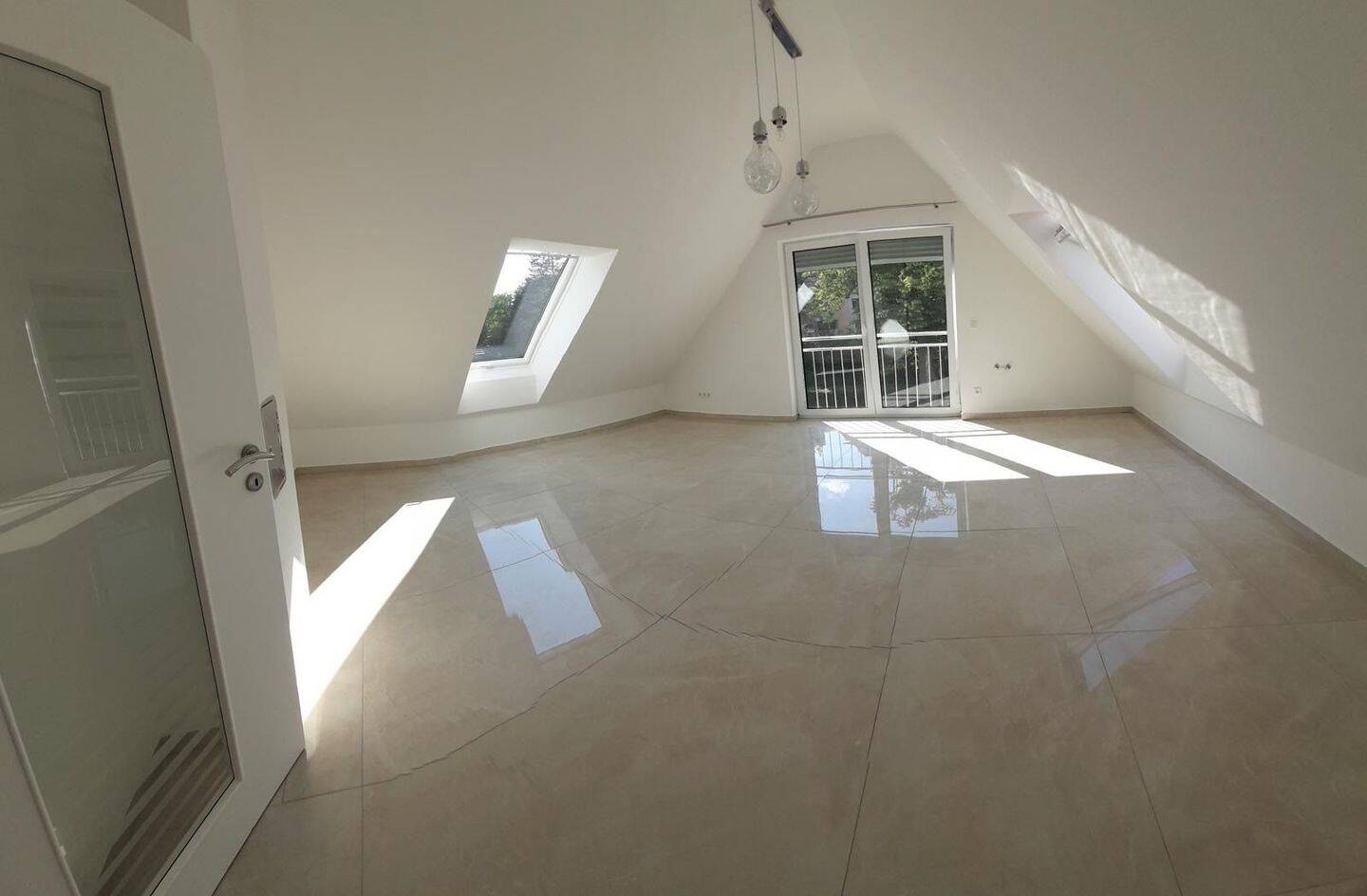 3 Zimmer Dach Wohnung zu vermieten in Oberschleißheim – Oberschleißheim – Vorschaubild 3