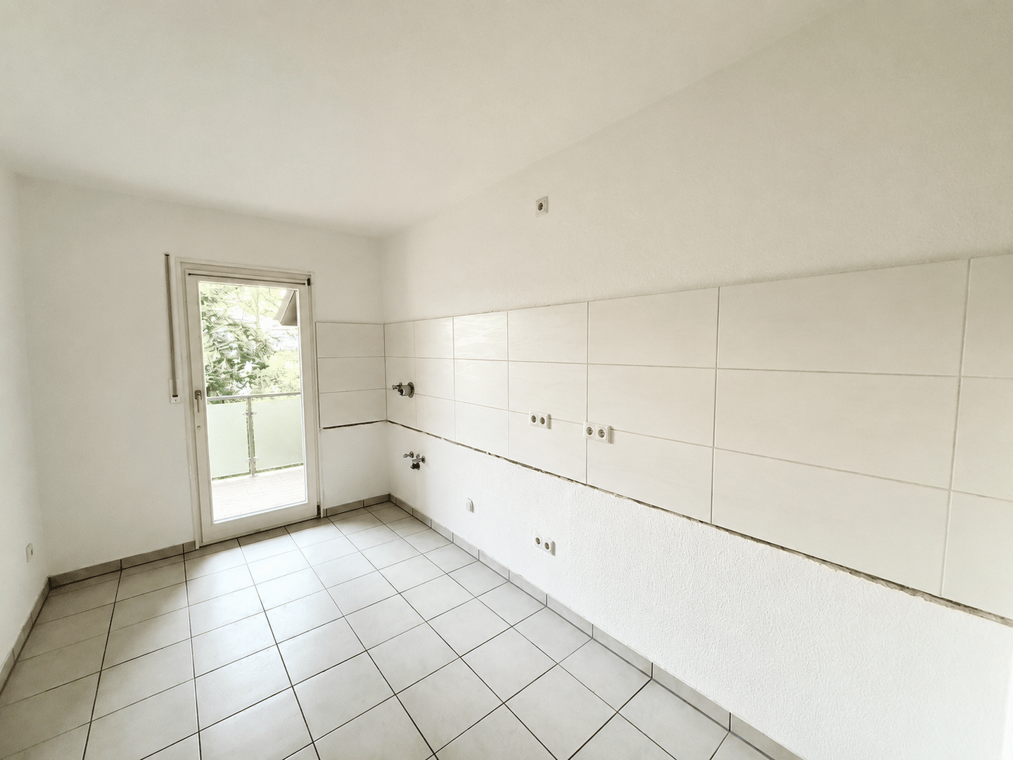 Ohne Provision & sofort bezugsfähig! Schöne 4-Zimmer-Wohnung mit netter Südwestloggia & ca. 86,6 qm im 1.Stock – Dietersheim – Vorschaubild 9