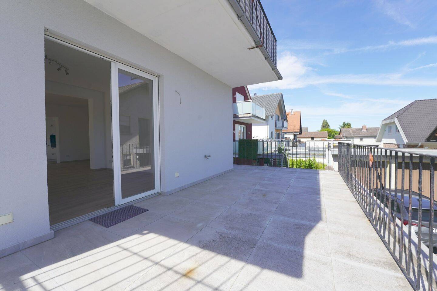 Großzügige Wohnung mit sonniger Terrasse - stilvolles Wohnen in begehrter Lage von Flörsheim-Wicker – Flörsheim – Vorschaubild 2