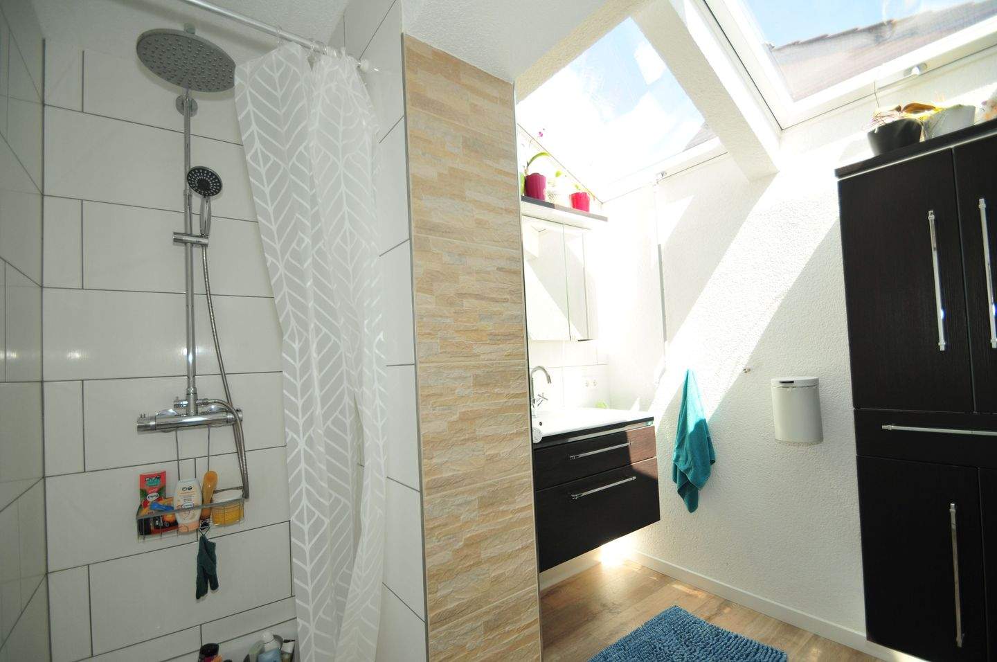+ Einfamilienhaus (DH) mit großem Garten - PKW-Stellplatz - überdachte Terrasse & Balkon + – Leutenbach – Vorschaubild 7