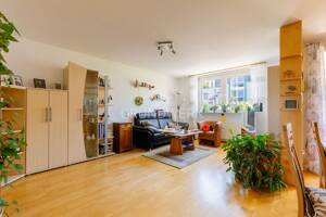 Attraktive, freiwerdende 3-Zimmer-Wohnung mit zwei herrlichen Balkonen & TG-Stellplatz im Rieselfeld – 79111 Freiburg im Breisgau – Vorschaubild 9