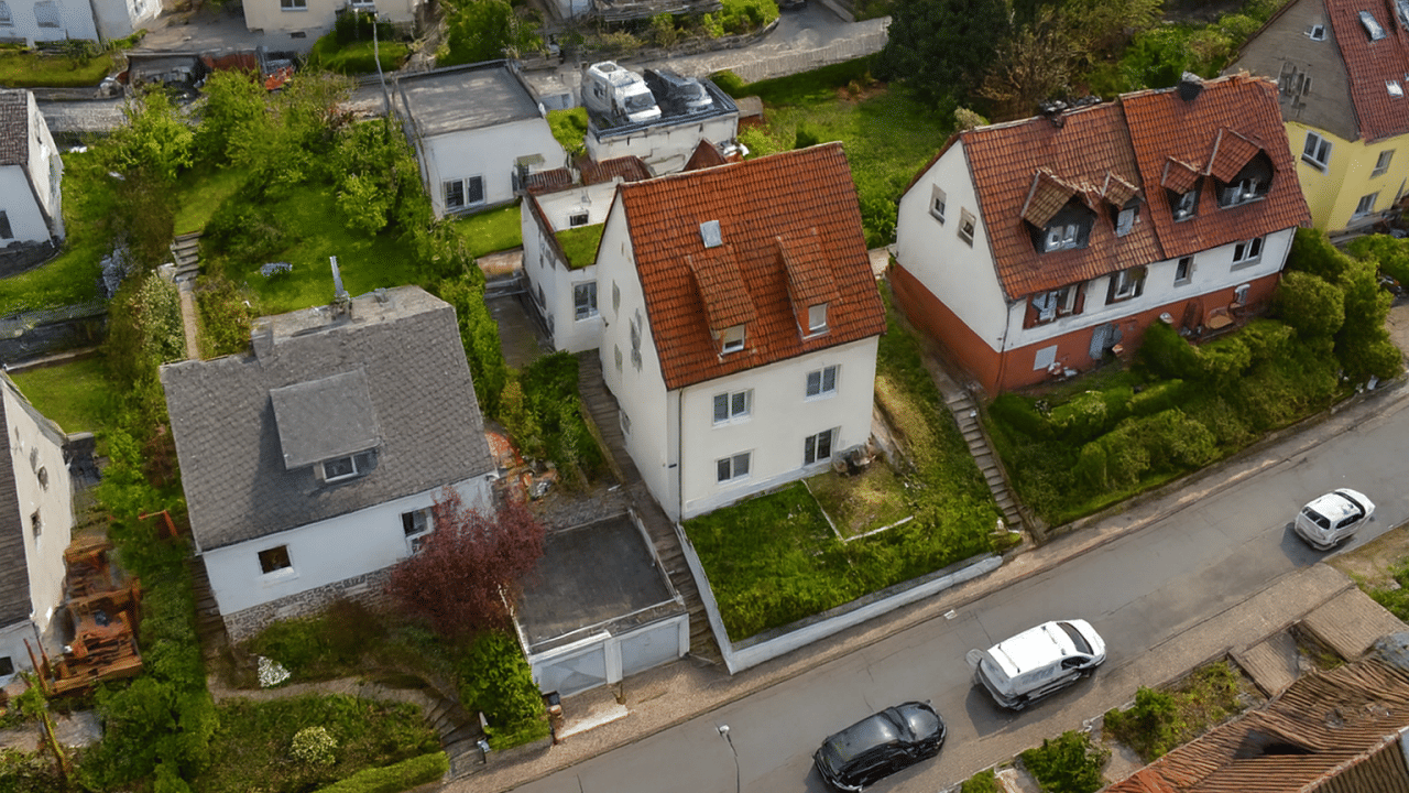 Mehrgenarationen-Wohnen in Wetzlar TOP Lage! Auf 262m2 14-Zimmer laufend gepflegt, solide Substanz – Wetzlar – Bild 1 von 9