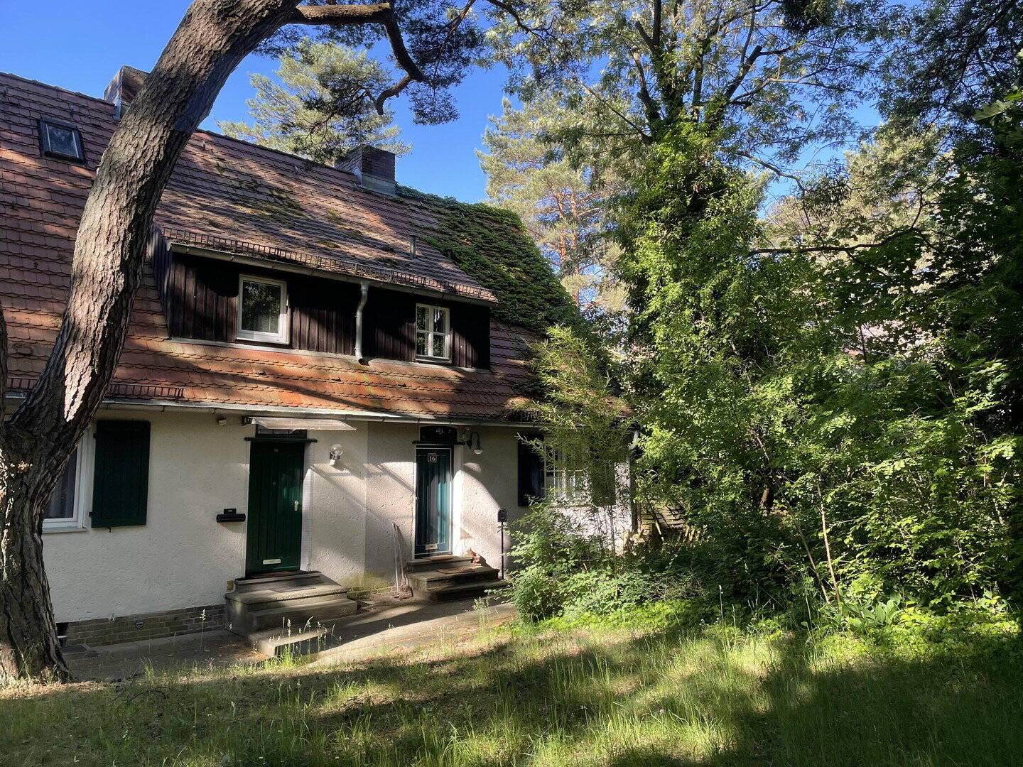 *Direkt am Wald und ohne Provision* Gemütliche Doppelhaushälfte in der Waldsiedlung Krumme Lanke – Berlin – Bild 1 von 9
