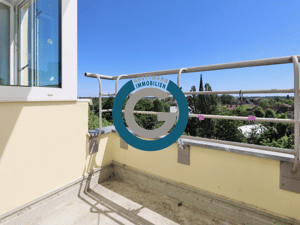 ÜBER DEN DÄCHERN BERLINS - MIT ÜBERDACHTEM BALKON & WEITBLICK - ZUM NEU GESTALTEN – 13403 Berlin – Vorschaubild 1