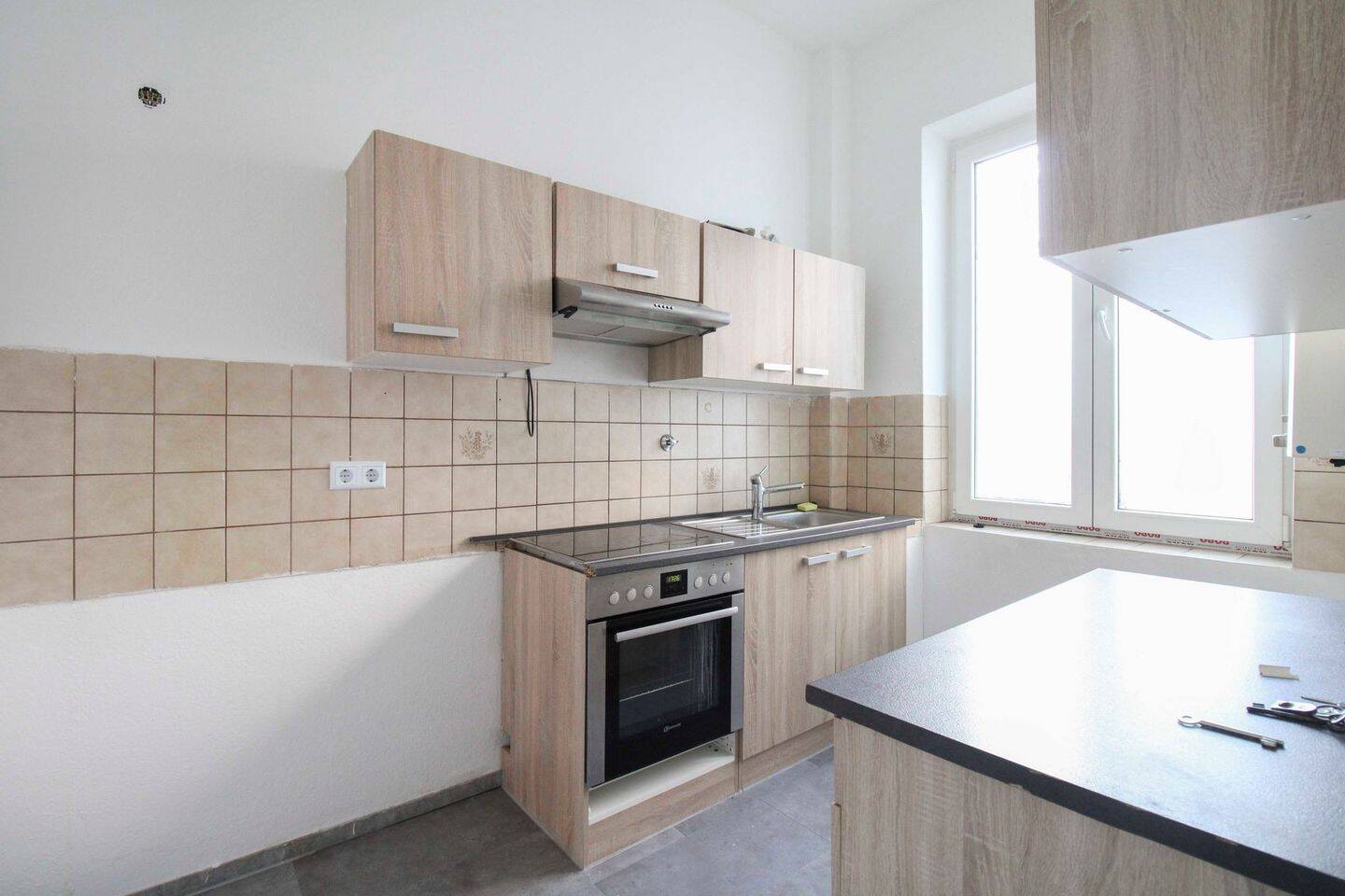 Bezugsfreie Hochparterre-Wohnung mit hohen Decken und zentraler Anbindung – Stuttgart – Vorschaubild 4