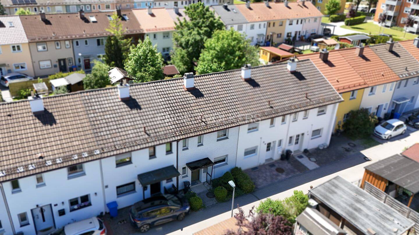 Viel Platz für Ihre Visionen: Substanzstarkes Haus mit großem Garten in Kaufbeuren – Kaufbeuren – Vorschaubild 2