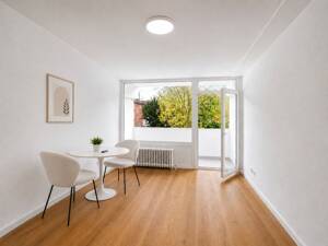 Kernsaniertes 1-Zimmer-Apartment in Schwabing mit Südbalkon & TG - provisionsfrei