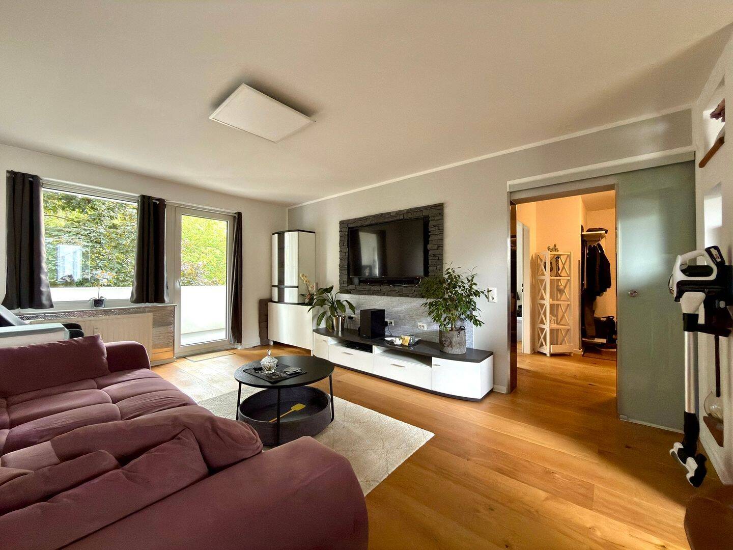 TOP-sanierte 2-Zimmer-Wohnung mit Balkon, Fahrstuhl und Blick ins Grüne – Hannover – Vorschaubild 5