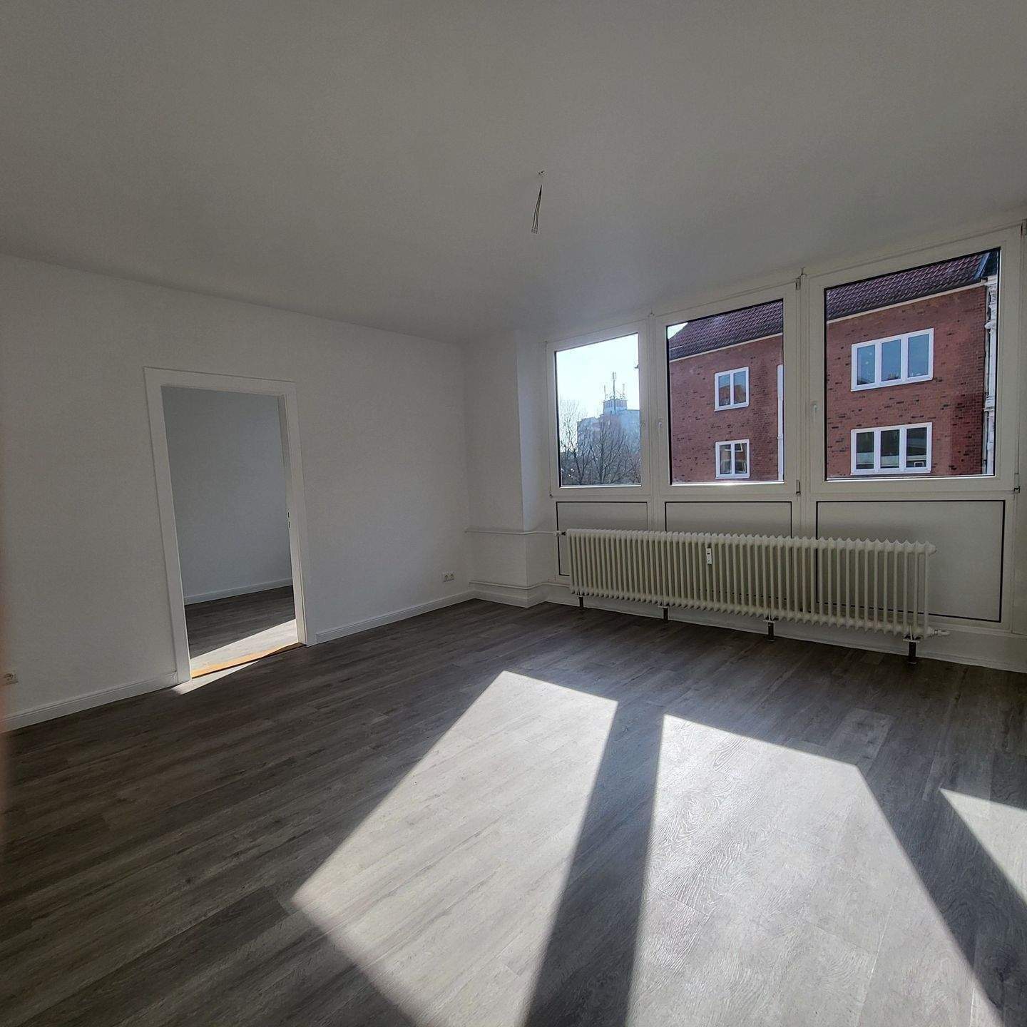 3 - Zimmer-Wohnung Nh Schrevenpark/Exerzierplatz *** Laminat/neuwertige EBK / Duschbad