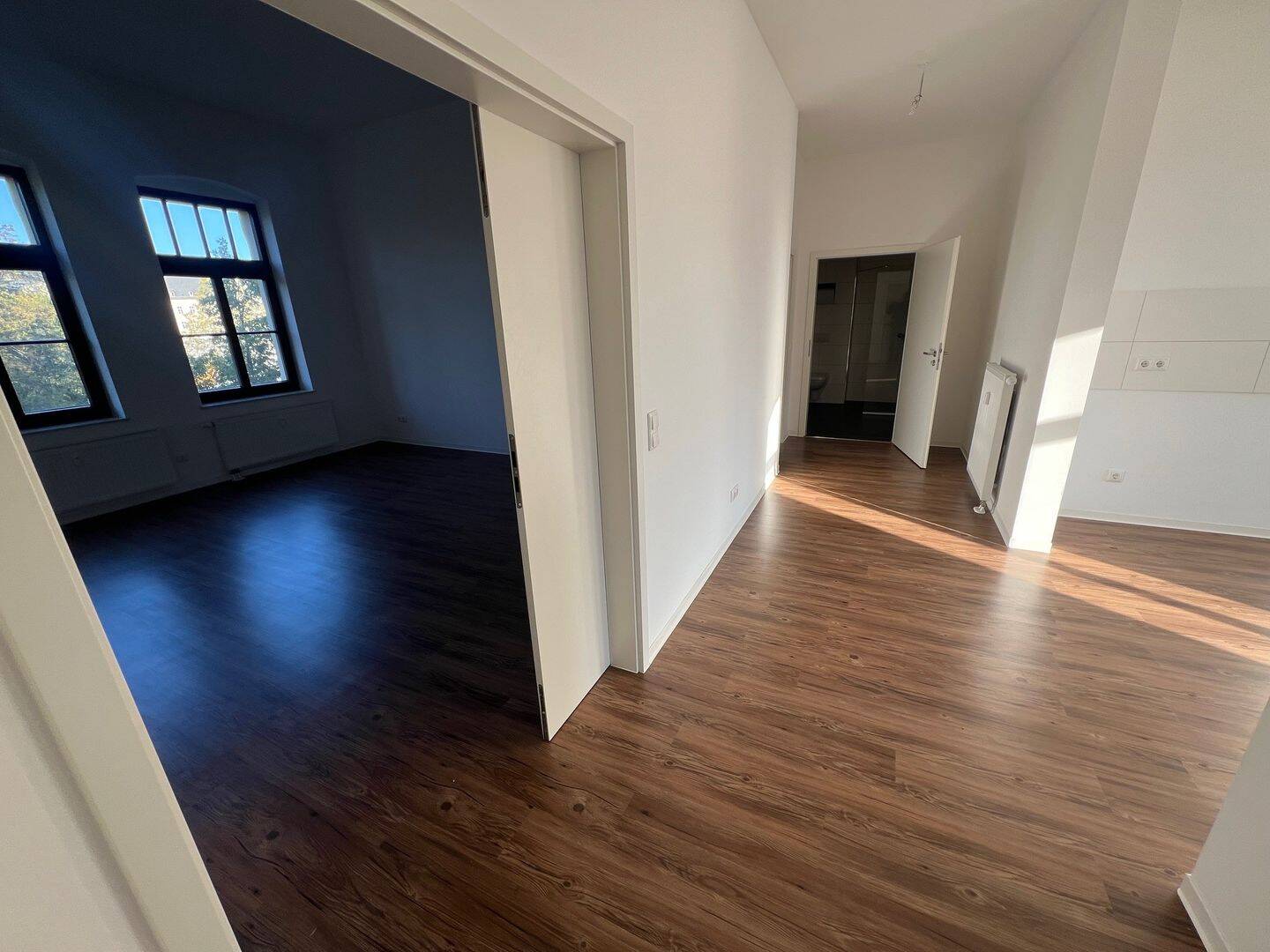 Frei ab 1.10.26 Balkon / Wanne + Dusche / offene Küche u.v.m. – Chemnitz – Vorschaubild 6