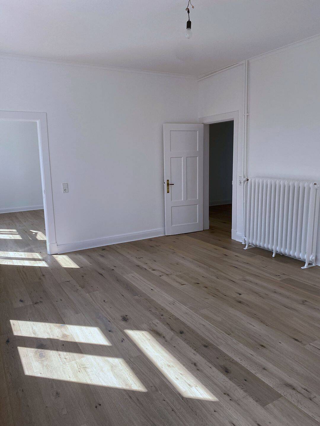 Stadtvilla von 1911: Helle 110-qm-Altbauwohnung mit Garten, Parkplatz und eigenem Treppenhaus – Hamburg – Vorschaubild 4
