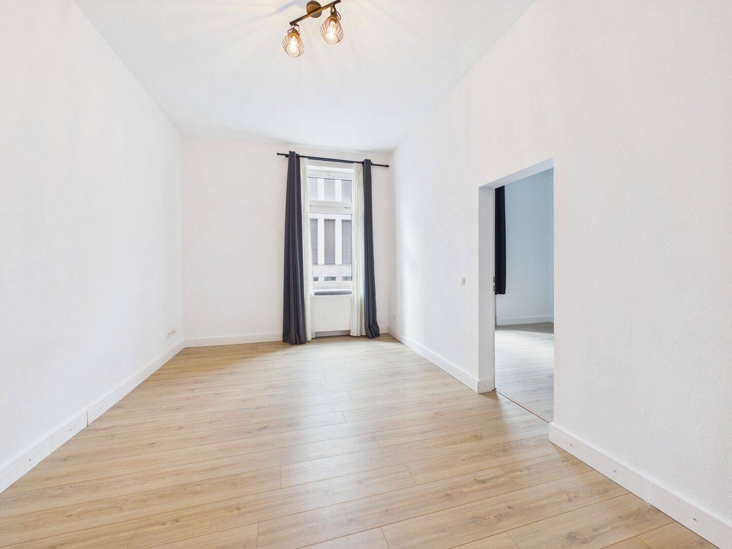 Guter Schnitt & zentrale Lage: Helle Altbauwohnung nahe der Adolfsallee – Wiesbaden – Vorschaubild 2