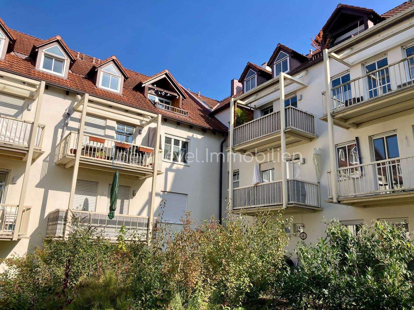 Attraktive Kapitalanlage in Uninähe / Ziegetsdorf: neuwertige 2-Zi.-ETW mit Balkon, EBK und TG