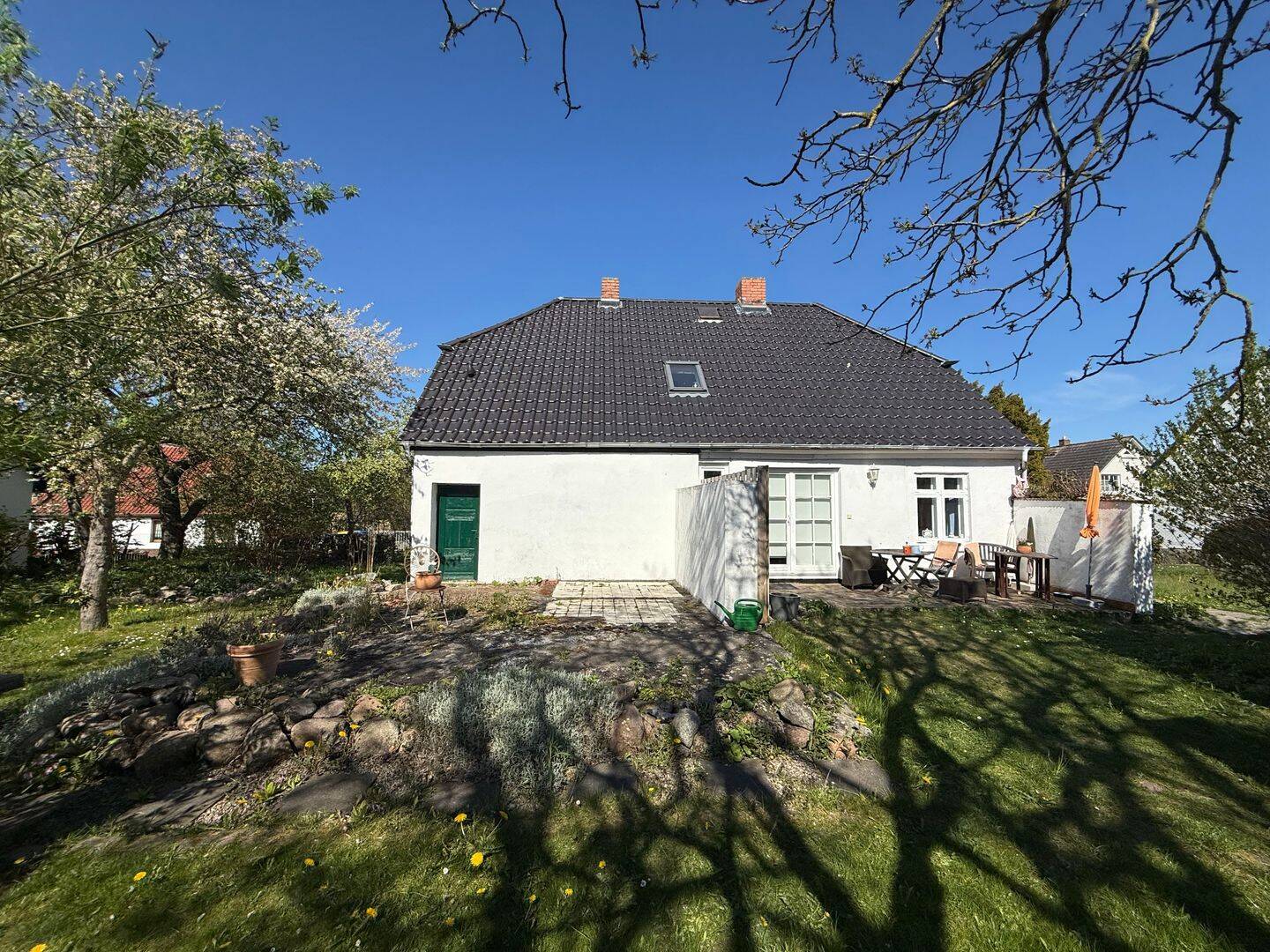 Charmantes Einfamilienhaus mit Nebengebäude in ruhiger Lage von Altenkirchen – Altenkirchen – Vorschaubild 2