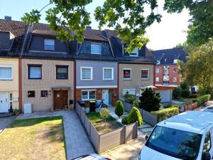 Saniertes Reihenhaus mit Südgarten und Garage