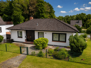 Gepflegter Bungalow mit Wohnkeller, großzügigem Grundstück und idyllischem Garten in Aumund-Hammersbeck – 28755 Bremen – Vorschaubild 2