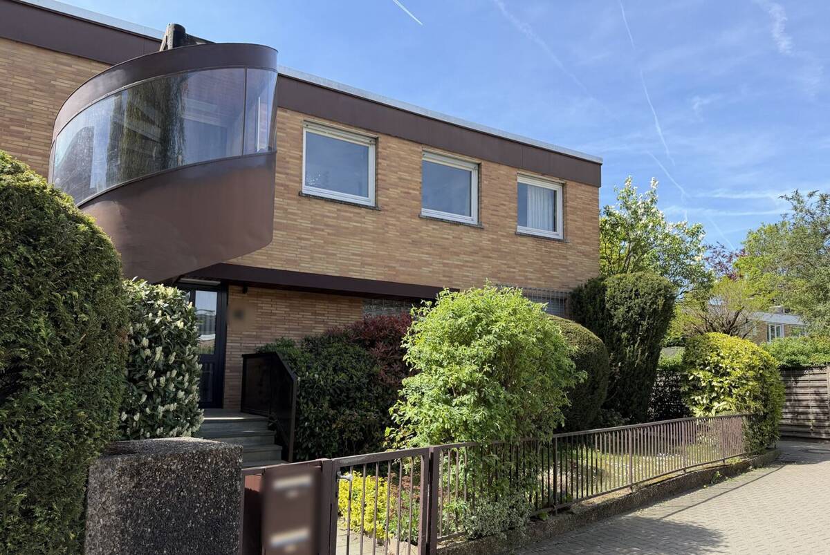 Freistehendes Zweifamilienhaus in ruhiger Anliegerstraße mit großem Erbpacht-Grundstück – 60433 Frankfurt am Main – Bild 1 von 9