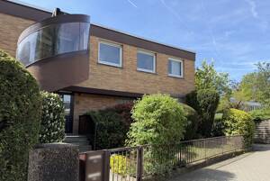Freistehendes Zweifamilienhaus in ruhiger Anliegerstraße mit großem Erbpacht-Grundstück
