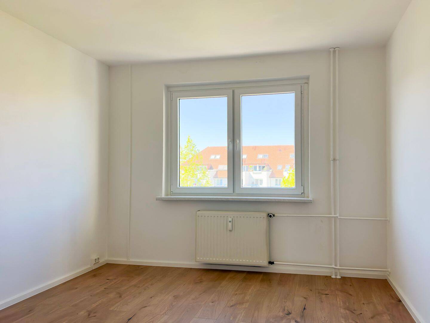 bezugsfrei: ruhige Lage | Südostbalkon | Aufzug | Fernwärme | Blick ins Grüne – Leipzig – Vorschaubild 5